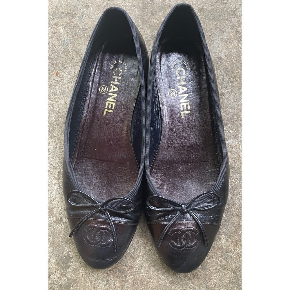 Authentic Chanel leather classic ballerina flats Size 38